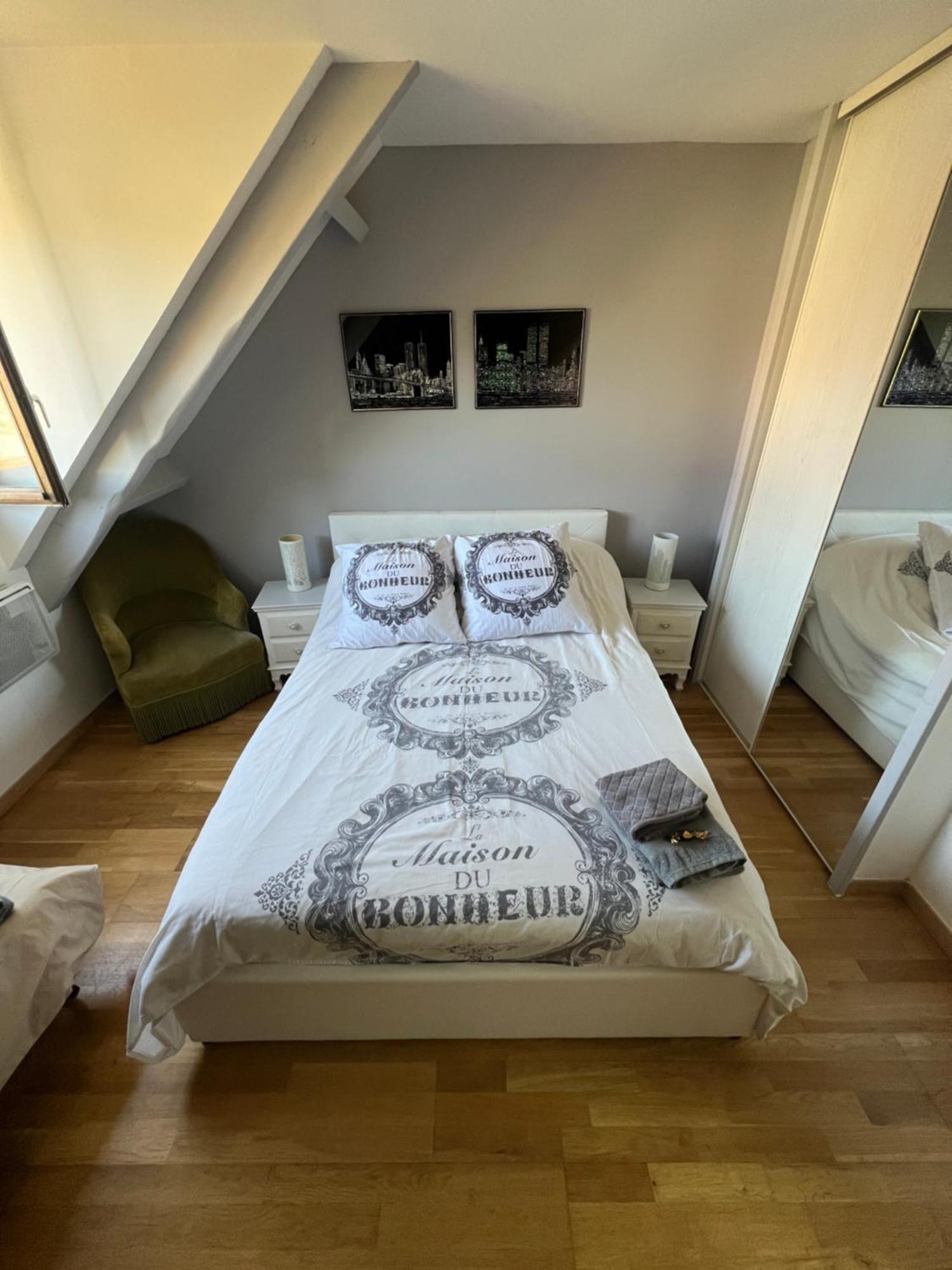 La Maison Du Bonheur Saintry-sur-Seine Bagian luar foto