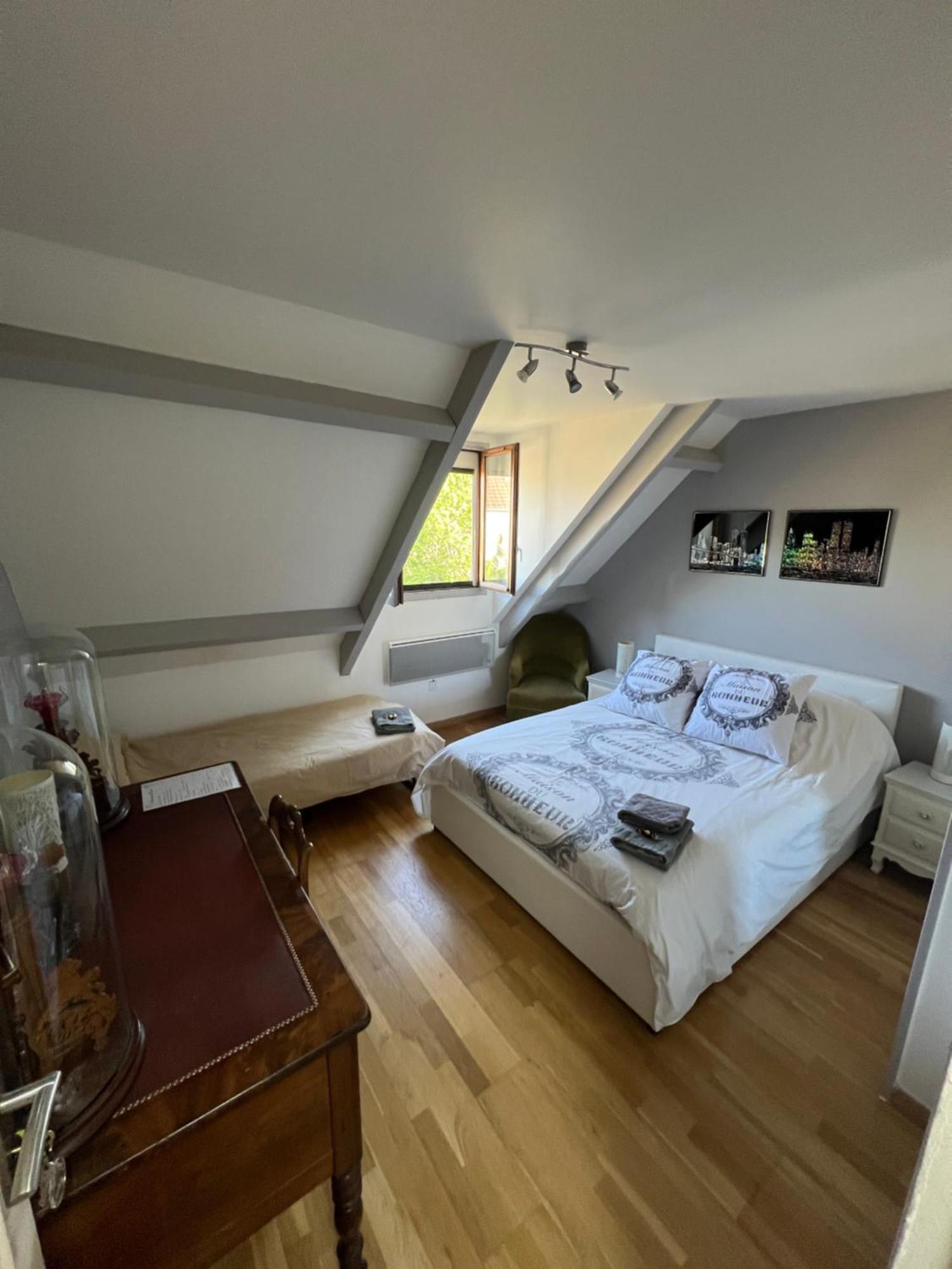 La Maison Du Bonheur Saintry-sur-Seine Bagian luar foto